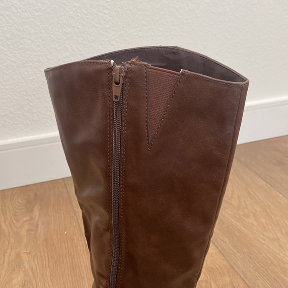 Brown boots - Picture 5 of 13